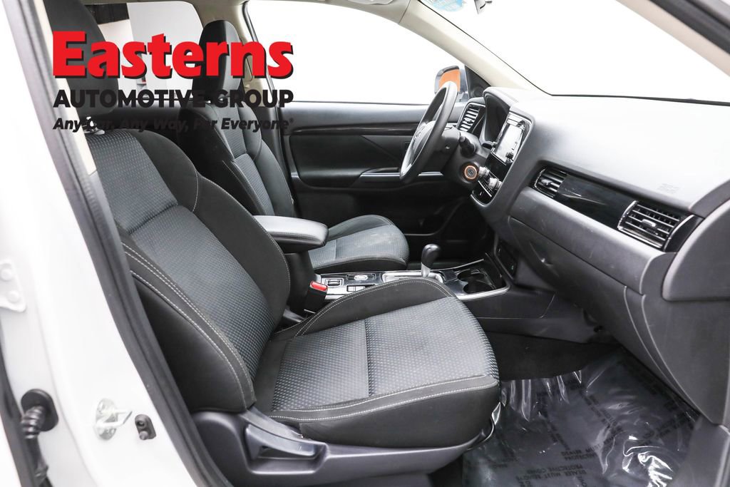 Used 2020 Mitsubishi Outlander ES image 23