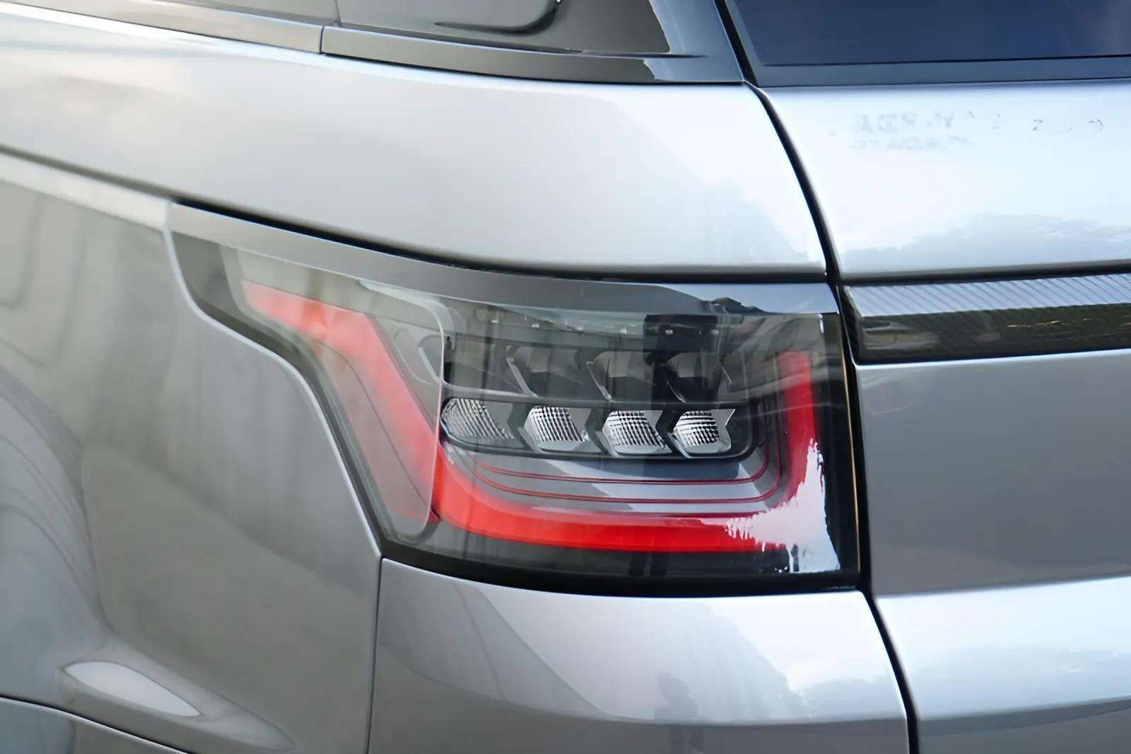 Used 2022 Land Rover Range Rover Sport SVR Carbon Edition image 19