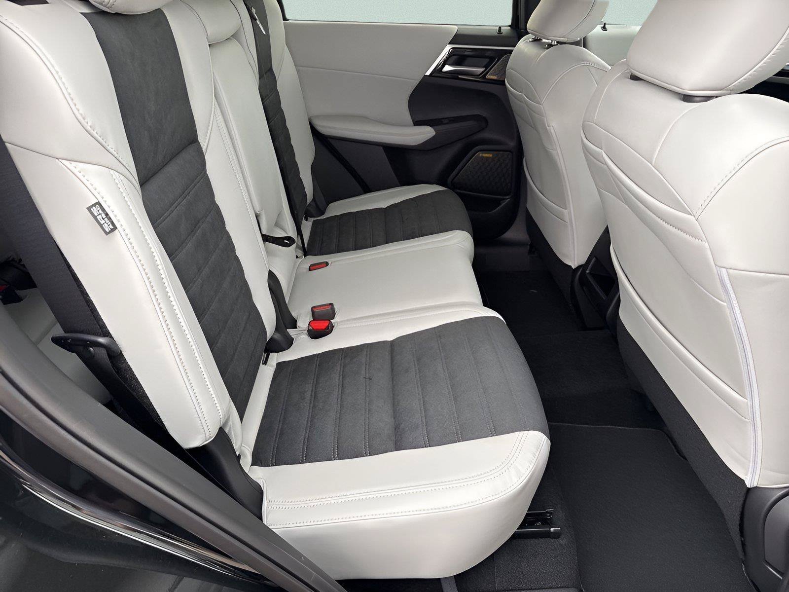 Used 2025 Mitsubishi Outlander SE AWD/4WD image 27