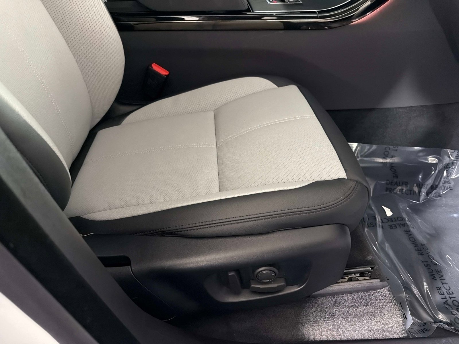 Used 2025 Land Rover Range Rover Velar Dynamic SE AWD/4WD image 21