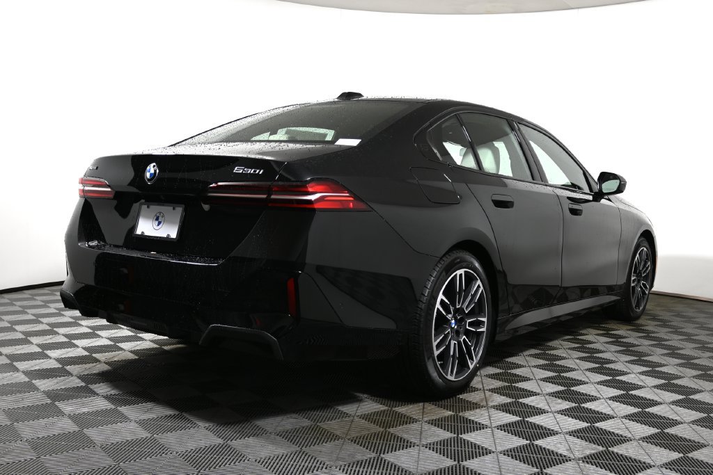 Used 2026 BMW 530i xDrive w/ M Sport Package AWD/4WD image 7