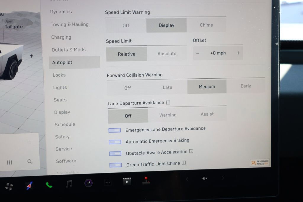 Used 2024 Tesla Cybertruck AWD Crew Cab image 22