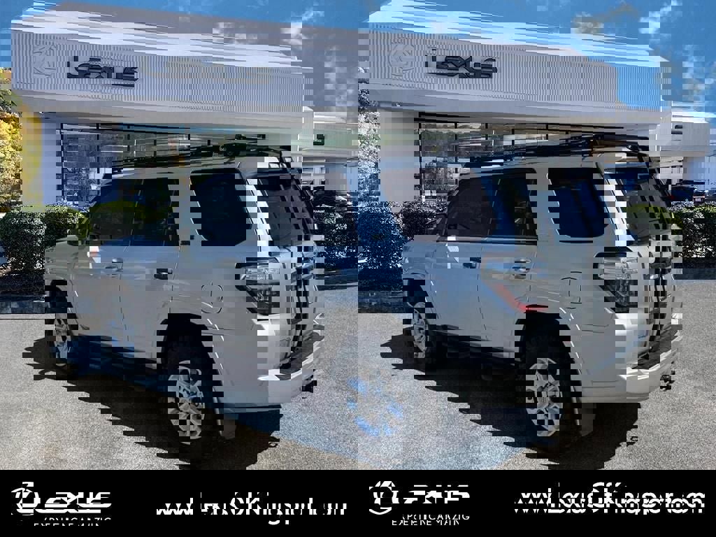 Used 2016 Toyota 4Runner SR5 image 3