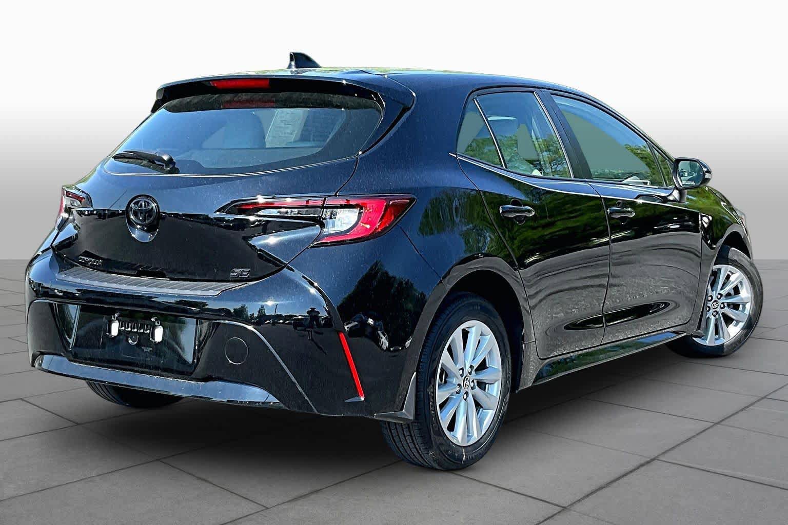Used 2024 Toyota Corolla SE w/ SE Package FWD image 13