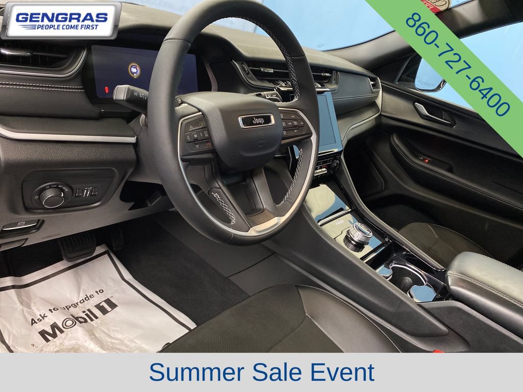 Used 2023 Jeep Grand Cherokee Altitude AWD/4WD image 11