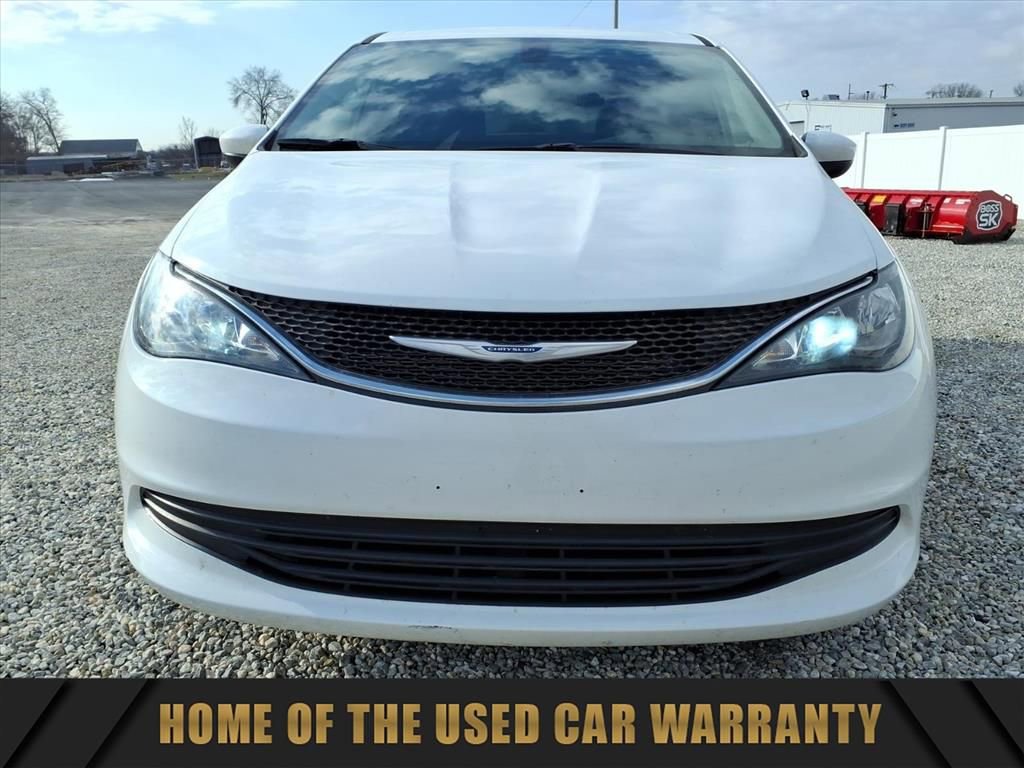 Used 2019 Chrysler Pacifica LX image 2