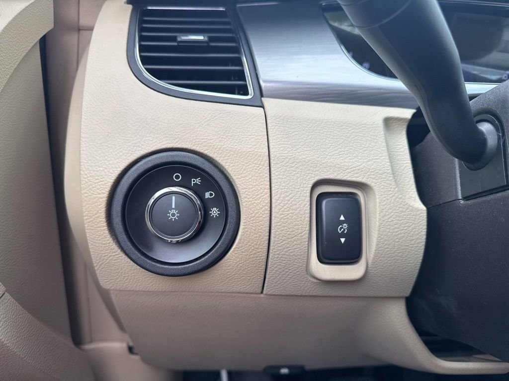 Used 2016 Ford Taurus SEL FWD image 24