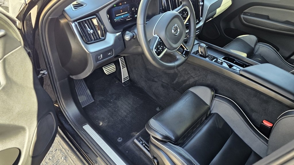 Certified 2022 Volvo XC60 B6 R-Design w/ Climate Package image 16