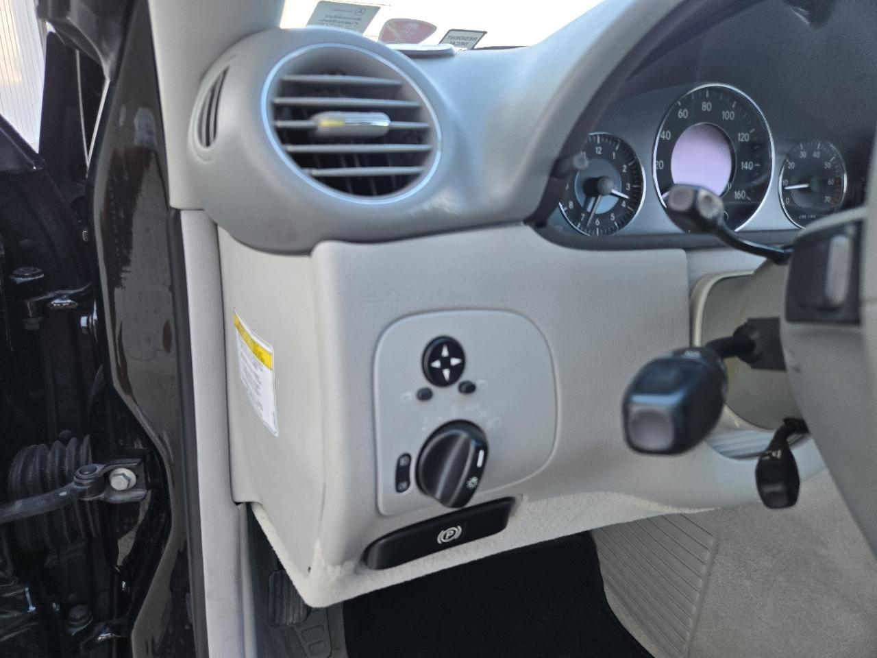 Used 2005 Mercedes-Benz CLK 500 Cabriolet image 28