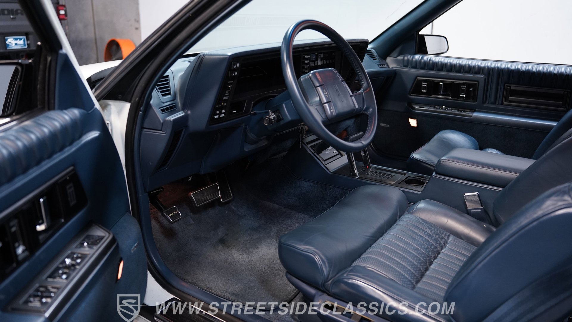 Used 1989 Oldsmobile Toronado Trofeo image 4
