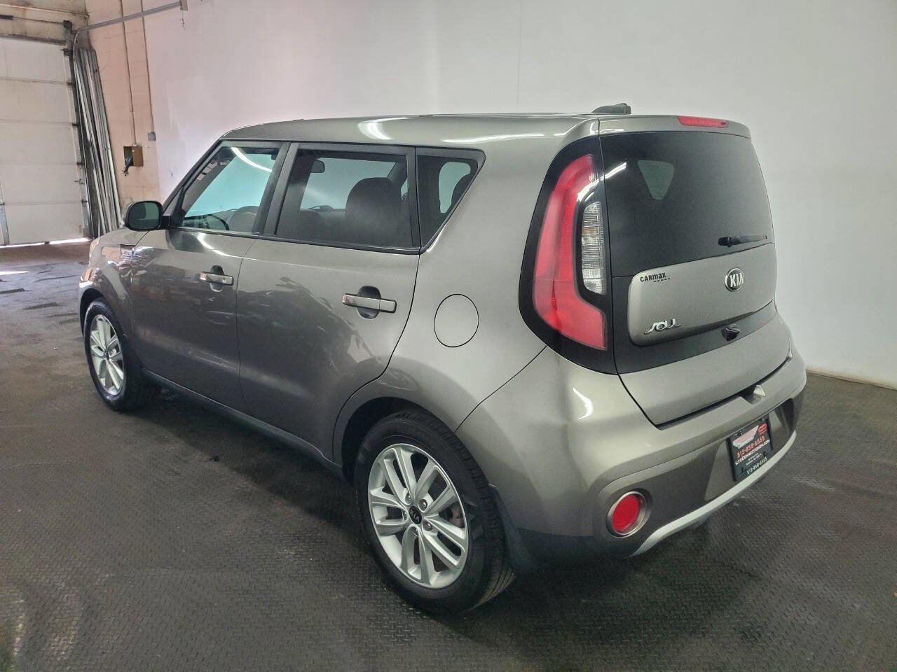 Used 2017 Kia Soul + image 5