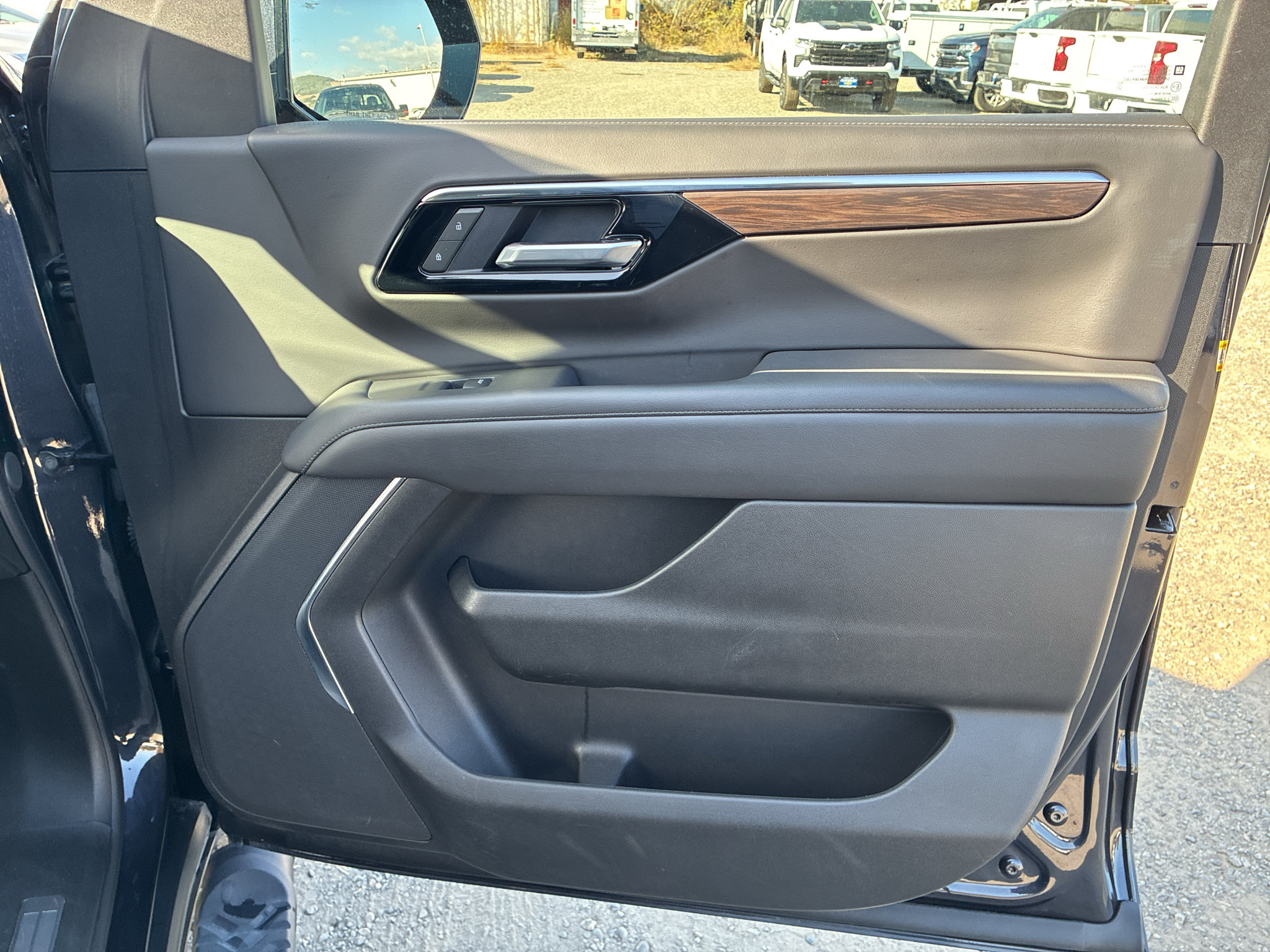 Used 2025 Chevrolet Tahoe Z71 AWD/4WD image 61