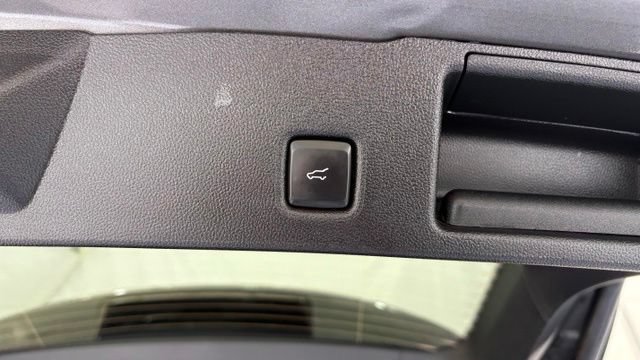 Used 2025 Ford Escape Platinum AWD/4WD image 5