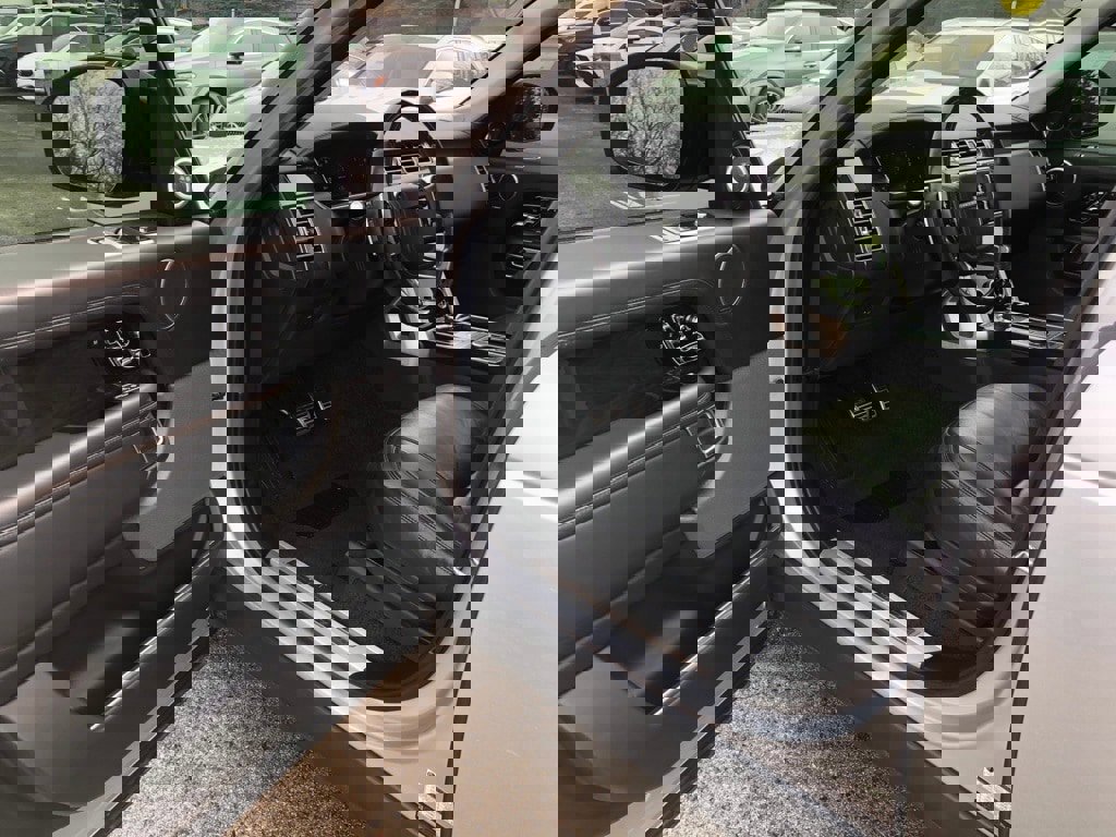 Used 2019 Land Rover Range Rover Long Wheelbase Autobiography image 11