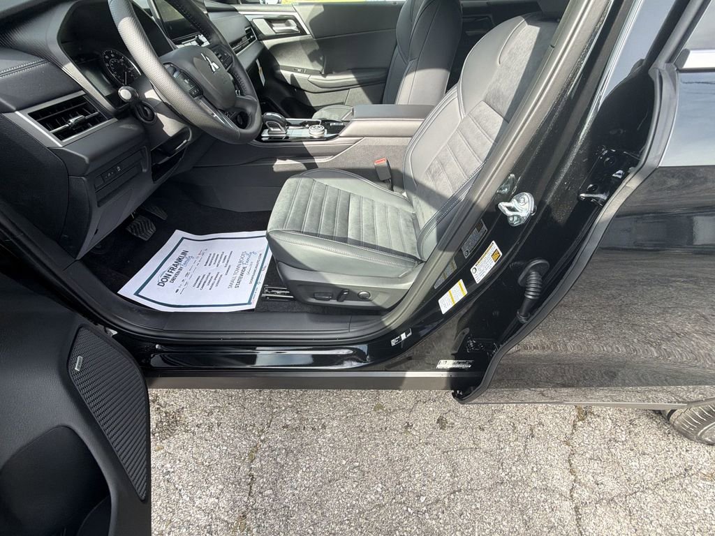 New 2026 Mitsubishi Outlander LE AWD/4WD image 12