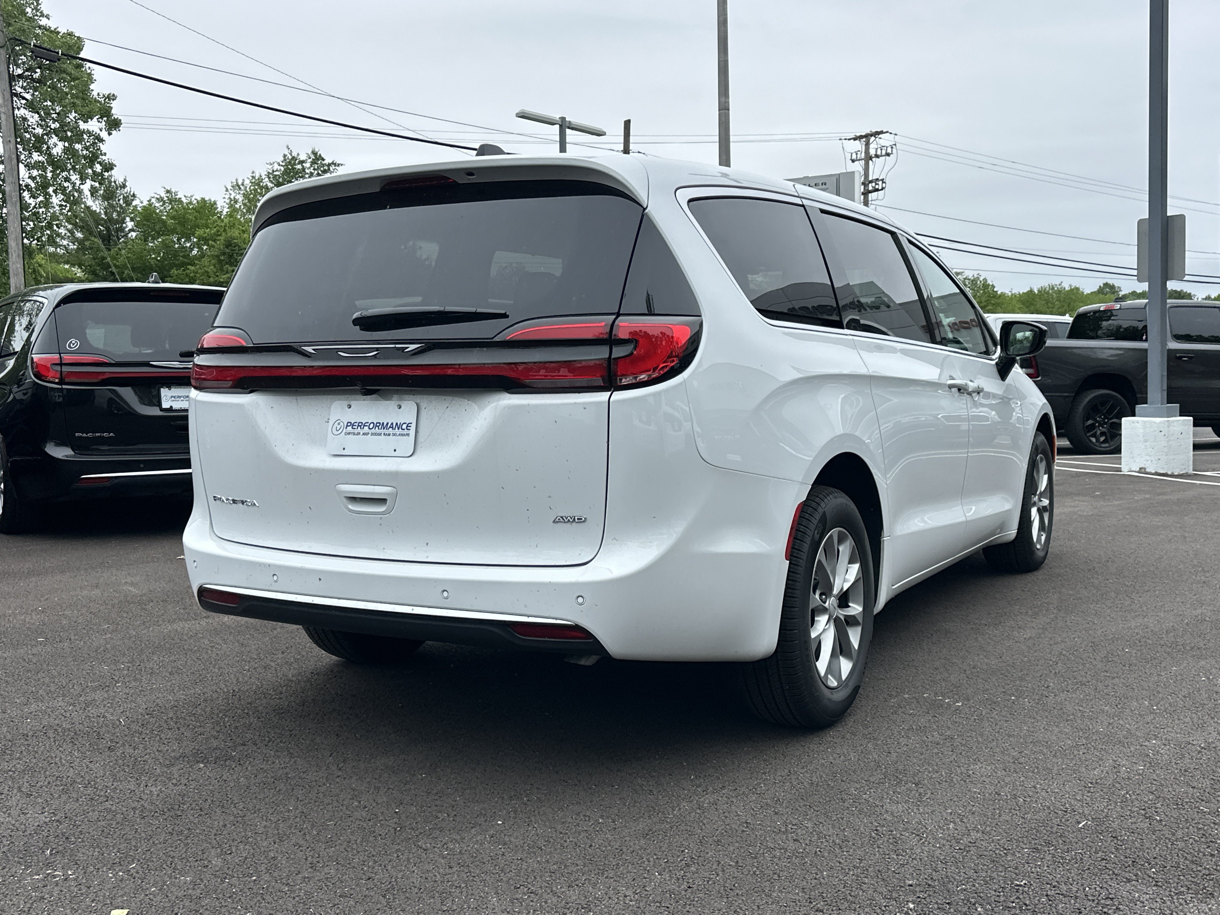 New 2027 Chrysler Pacifica Select AWD/4WD image 15