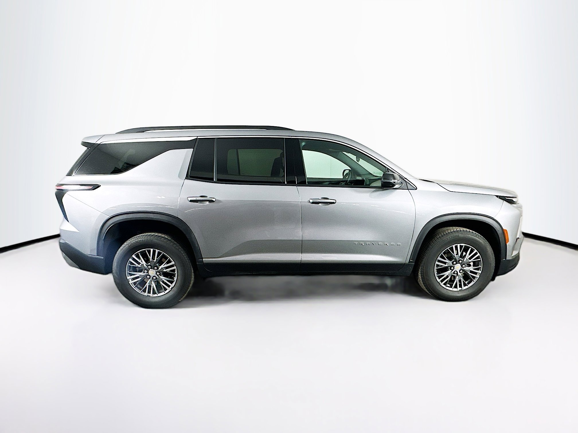 Used 2025 Chevrolet Traverse LT image 10