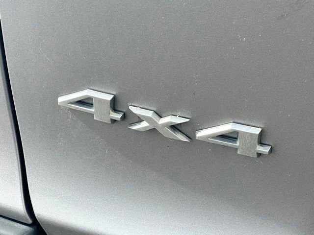 Used 2019 Jeep Cherokee Latitude Plus w/ Cold Weather Group AWD/4WD image 5