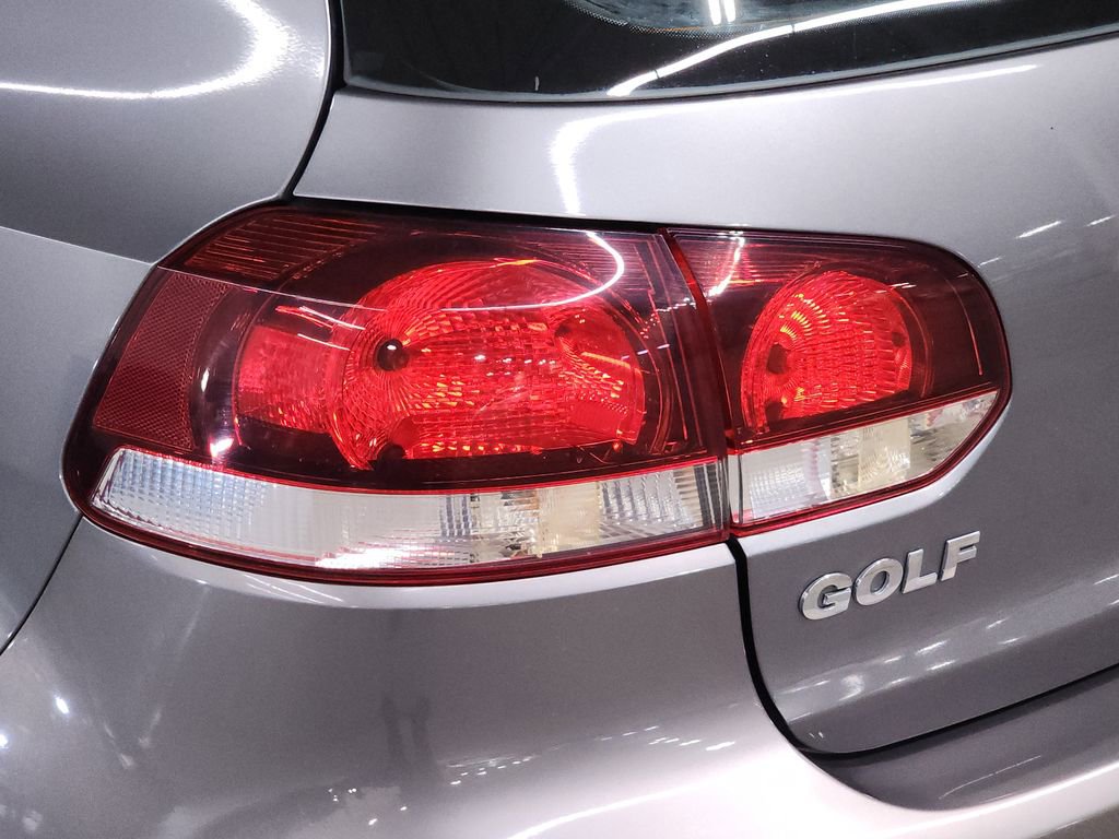 Used 2010 Volkswagen Golf 2-Door image 15