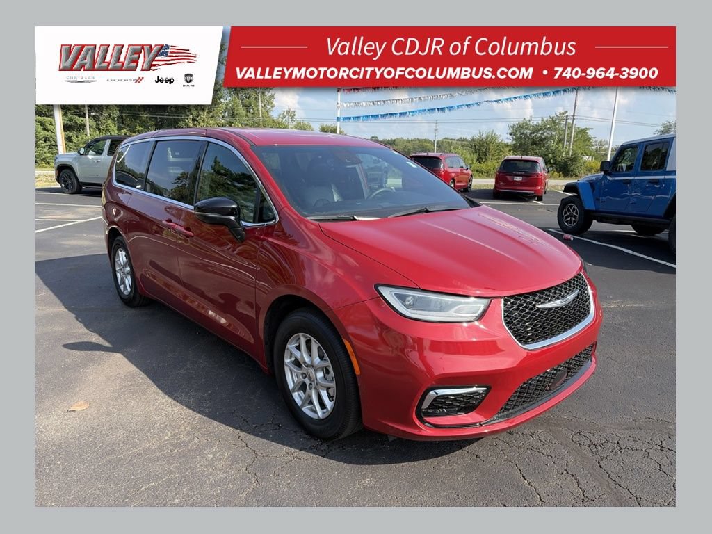Used 2025 Chrysler Pacifica Select