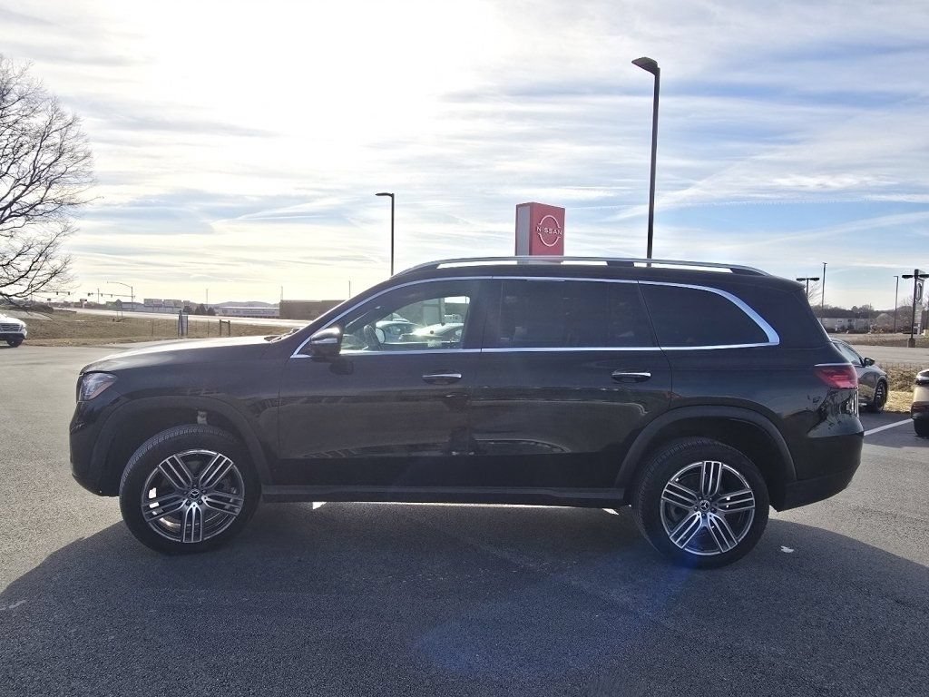 Used 2025 Mercedes-Benz GLS 450 4MATIC image 13