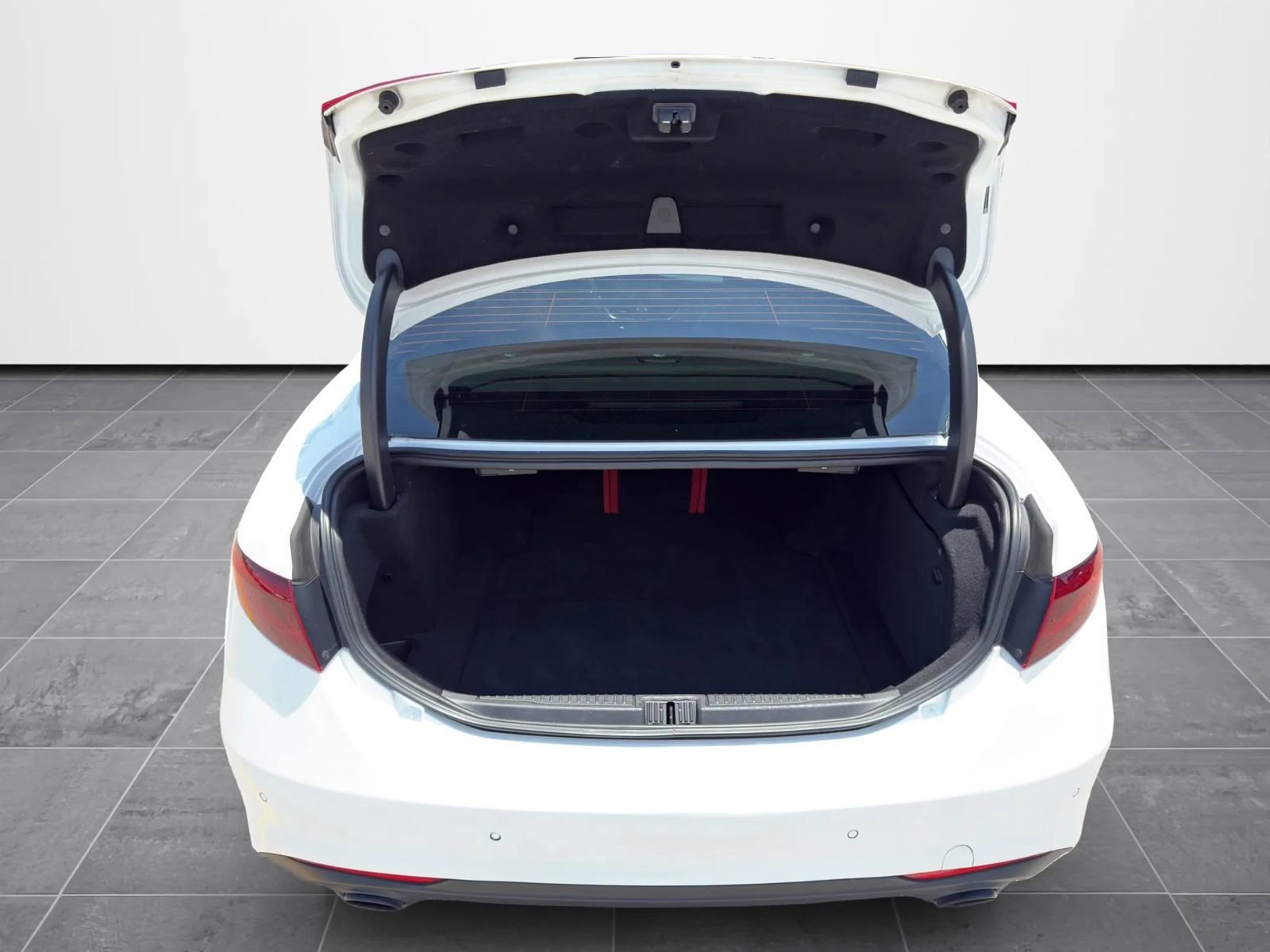 Used 2019 Alfa Romeo Giulia RWD image 27