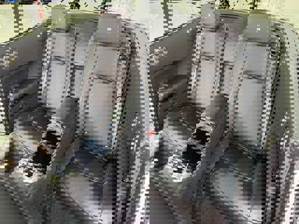 Used 2019 Rolls-Royce Dawn image 19