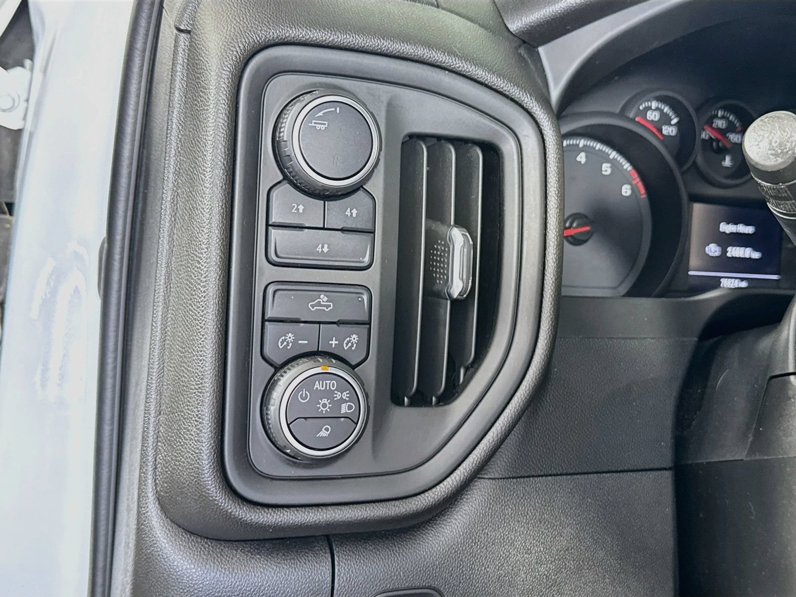 Used 2022 Chevrolet Silverado 2500 Custom w/ Custom Value Package AWD/4WD image 11