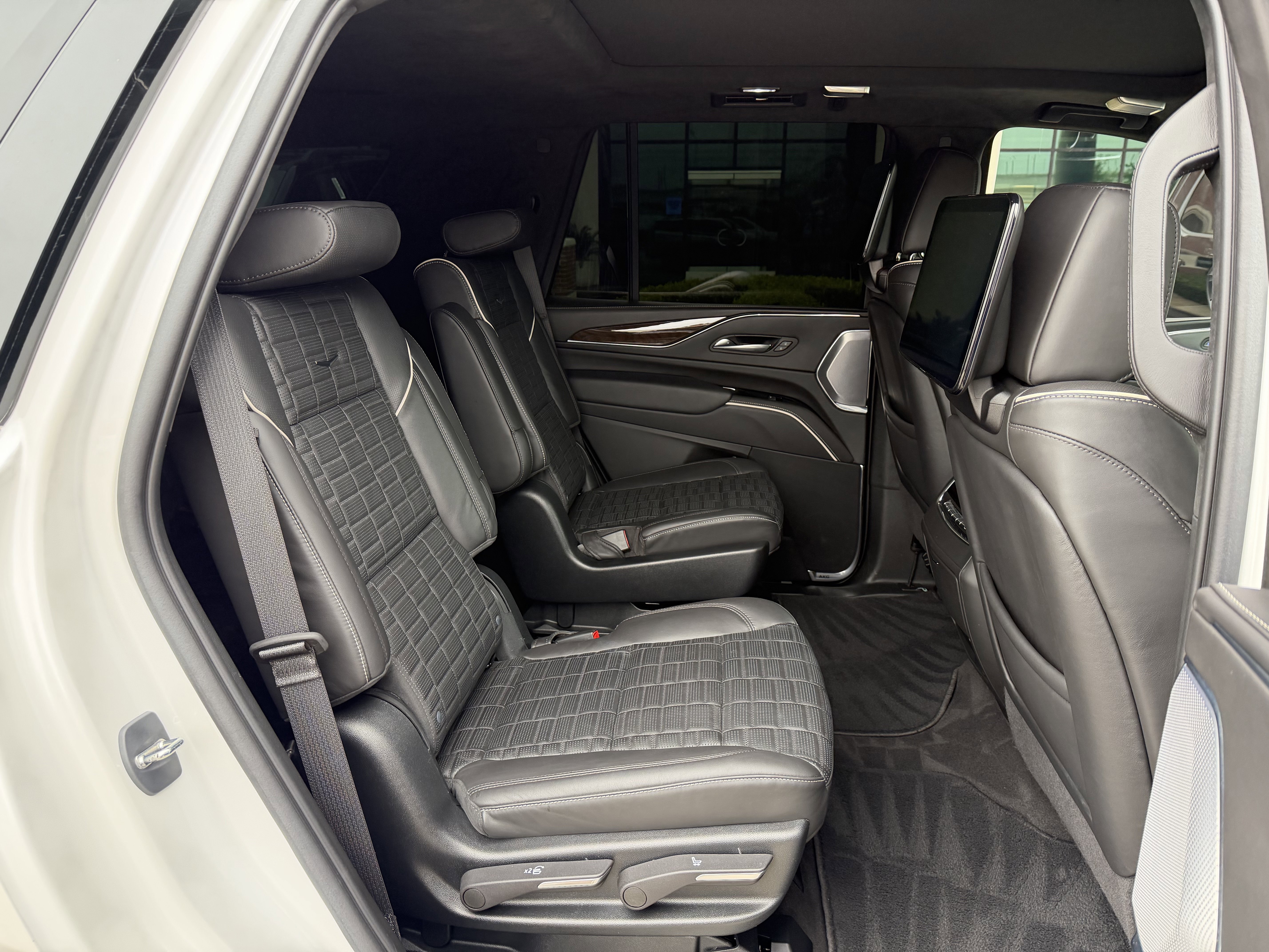 Used 2023 Cadillac Escalade Sport Platinum AWD/4WD image 34