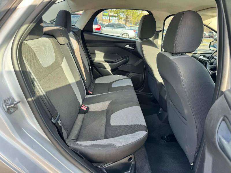 Used 2014 Ford Focus SE w/ SE Sport Package image 16