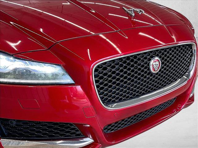 Used 2018 Jaguar XF Premium RWD image 27