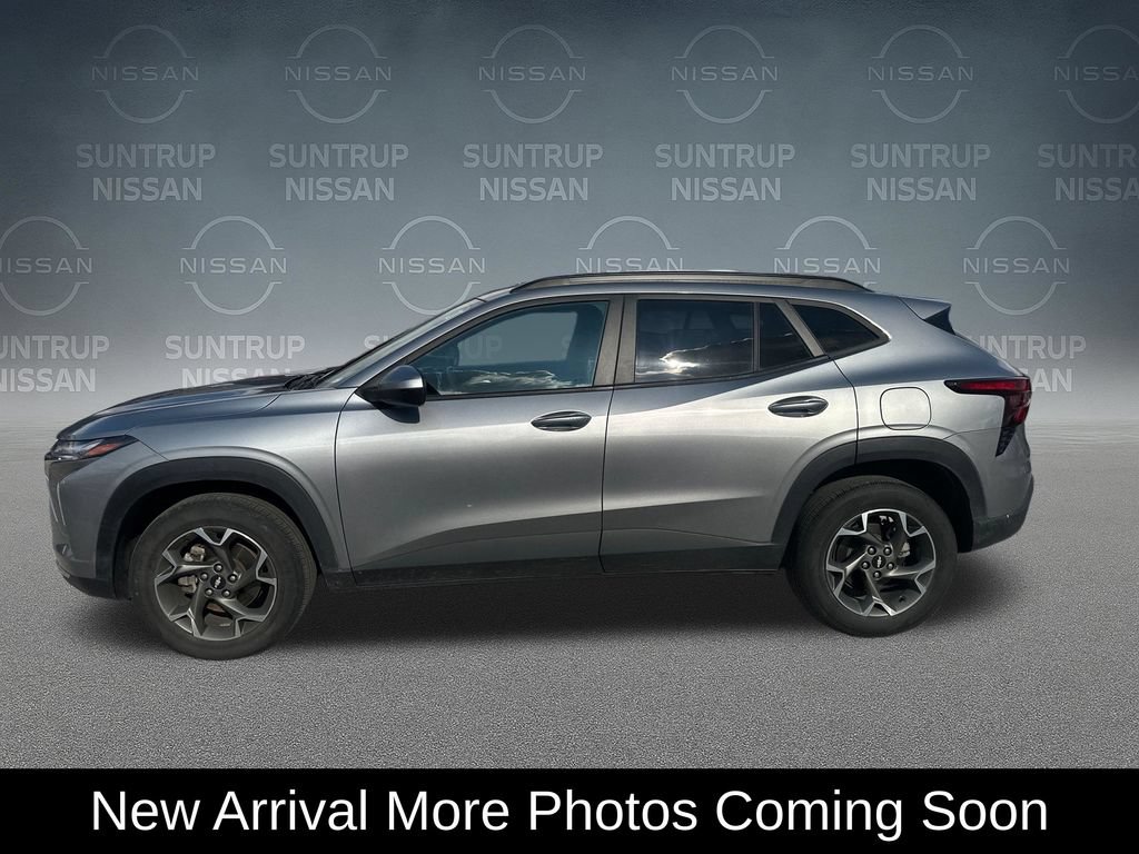 Used 2024 Chevrolet Trax LT FWD image 3