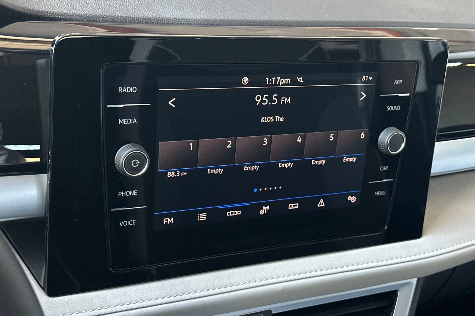 New 2026 Volkswagen Taos SE FWD image 16