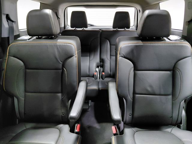 Certified 2022 GMC Acadia AT4 w/ Technology Package AWD/4WD image 3