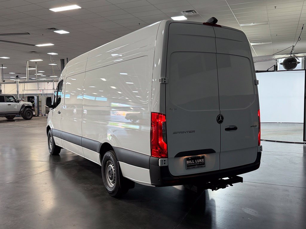 Used 2024 Mercedes-Benz Sprinter 2500 image 7
