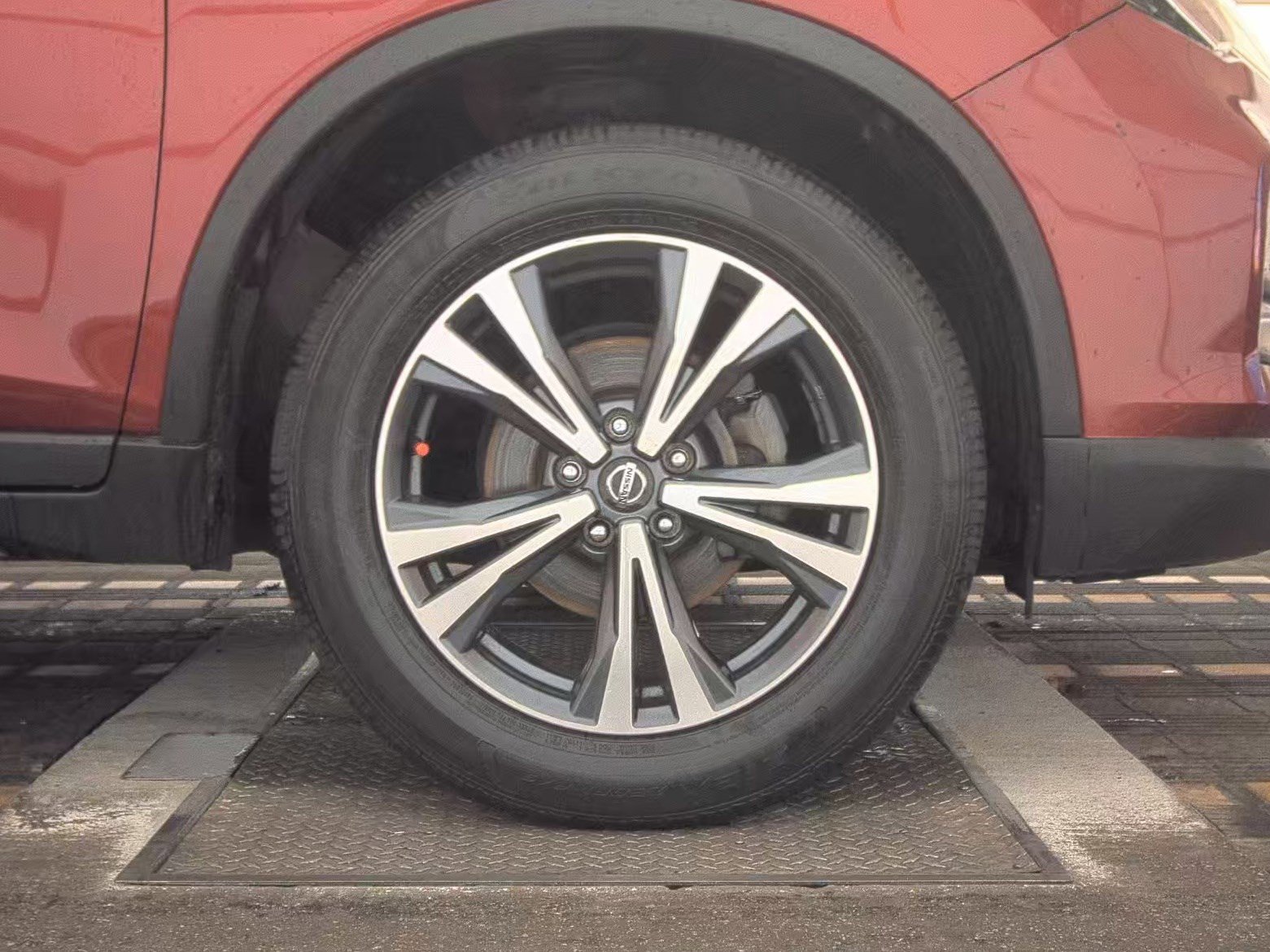 Used 2019 Nissan Rogue SV w/ Sun & Sound Touring Package image 13