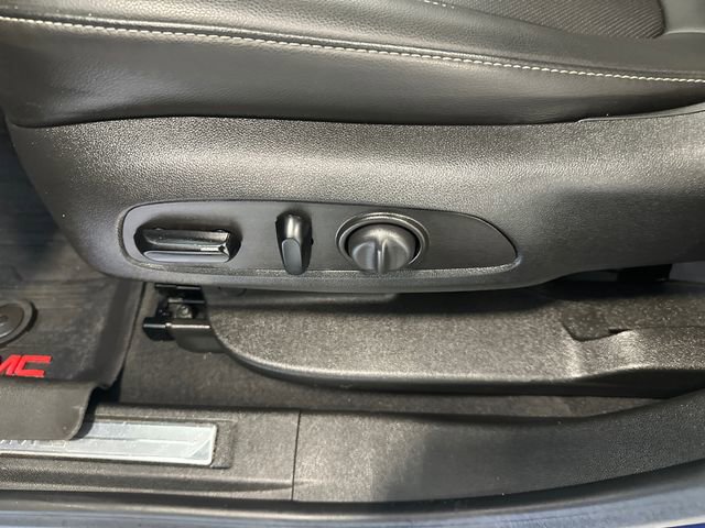 Used 2023 GMC Acadia SLT w/ Elevation Edition image 33