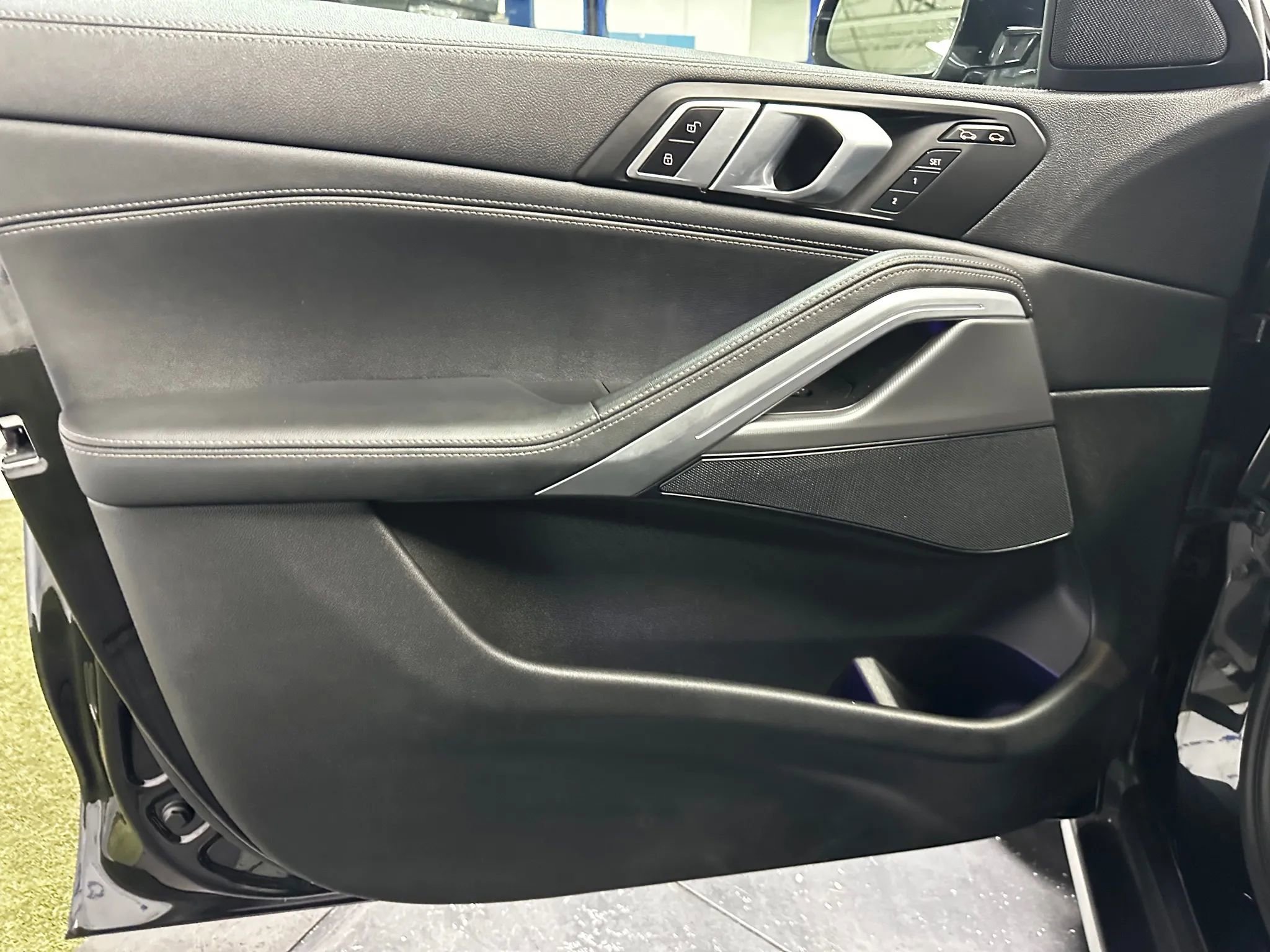 Used 2023 BMW X6 xDrive40i w/ Premium Package image 12