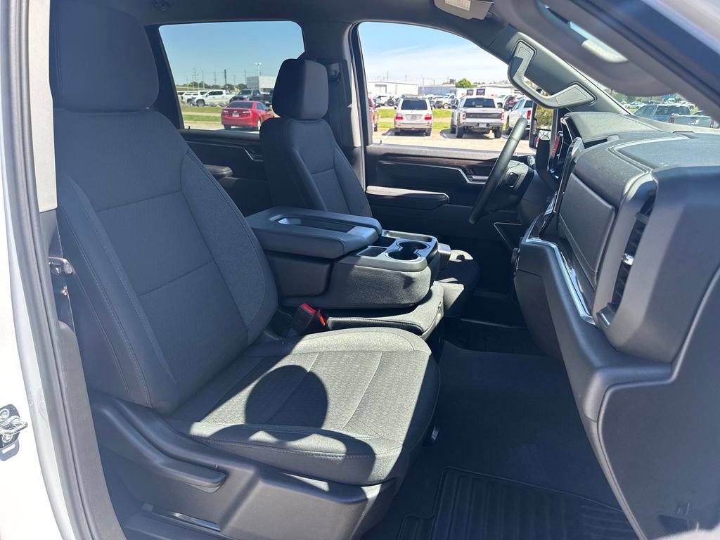 Used 2025 Chevrolet Silverado 2500 LT w/ Convenience Package image 11