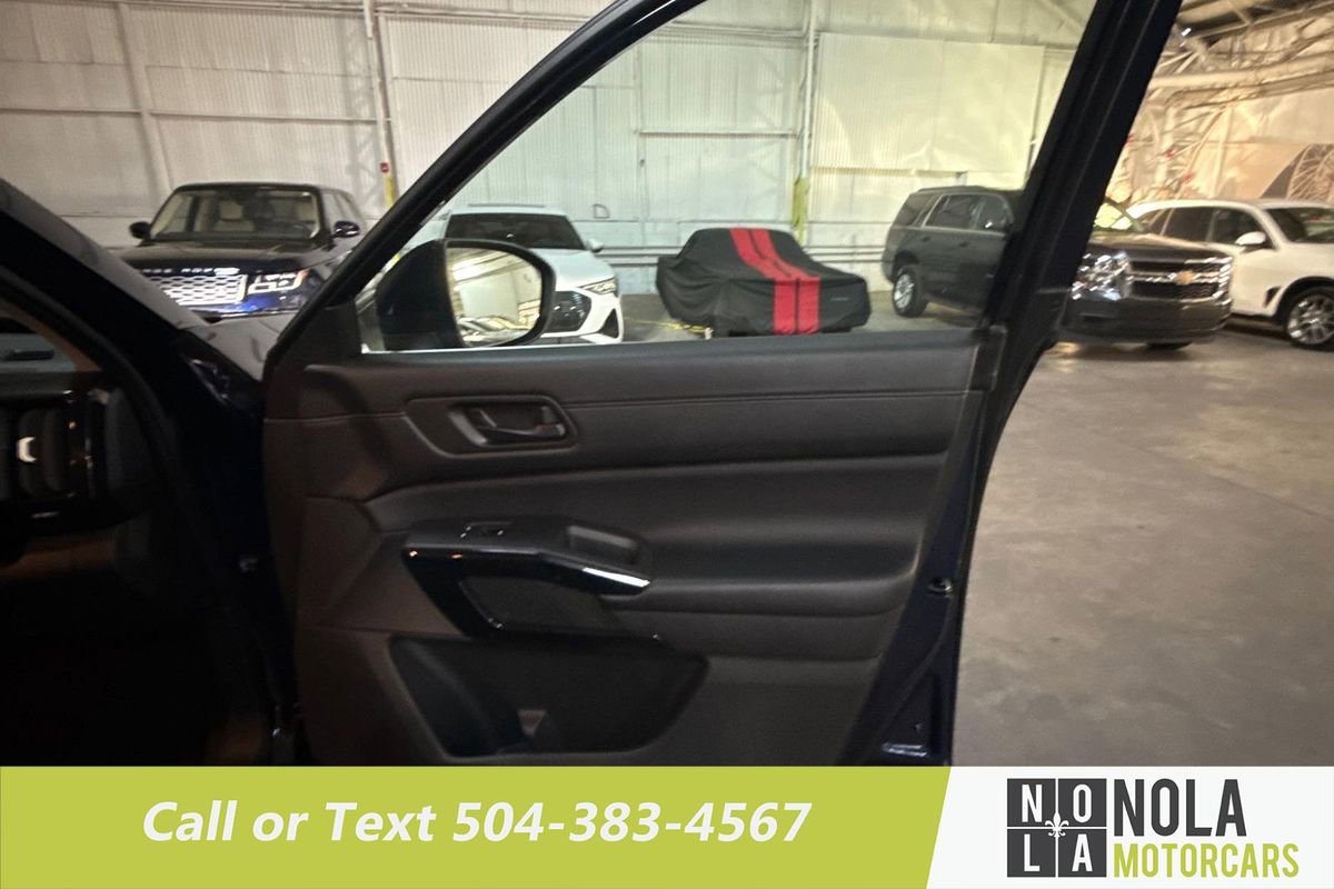 Used 2024 Nissan Pathfinder SV image 25