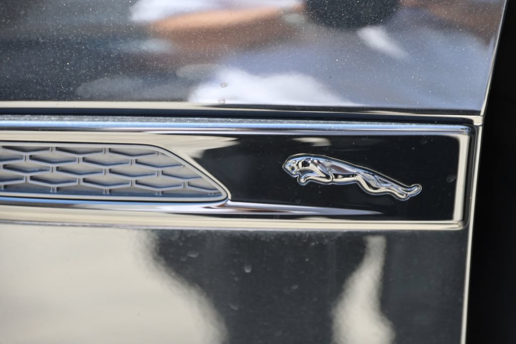 Certified 2026 Jaguar F-PACE R-Dynamic S AWD/4WD image 9