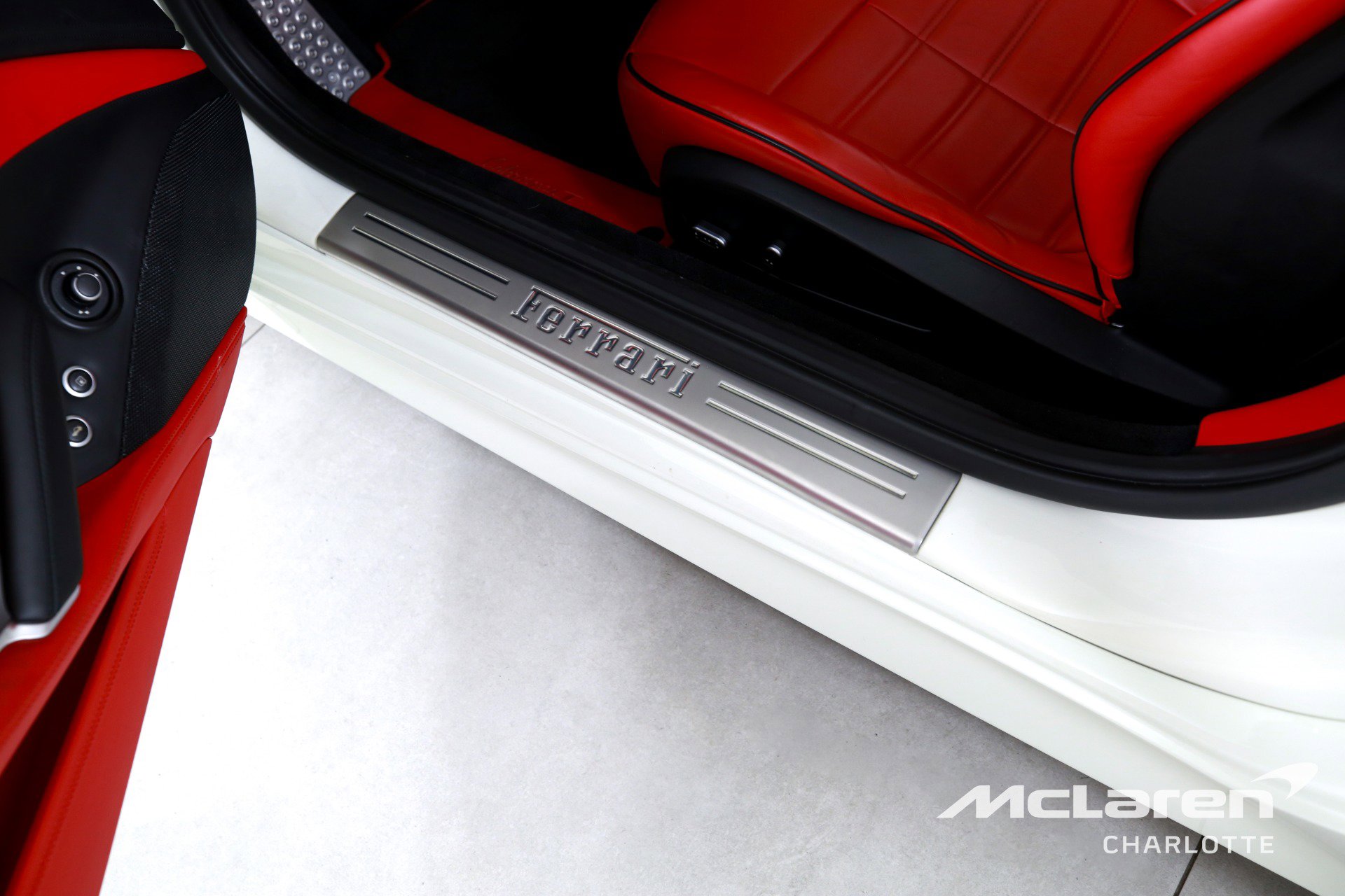 Used 2017 Ferrari California T image 18