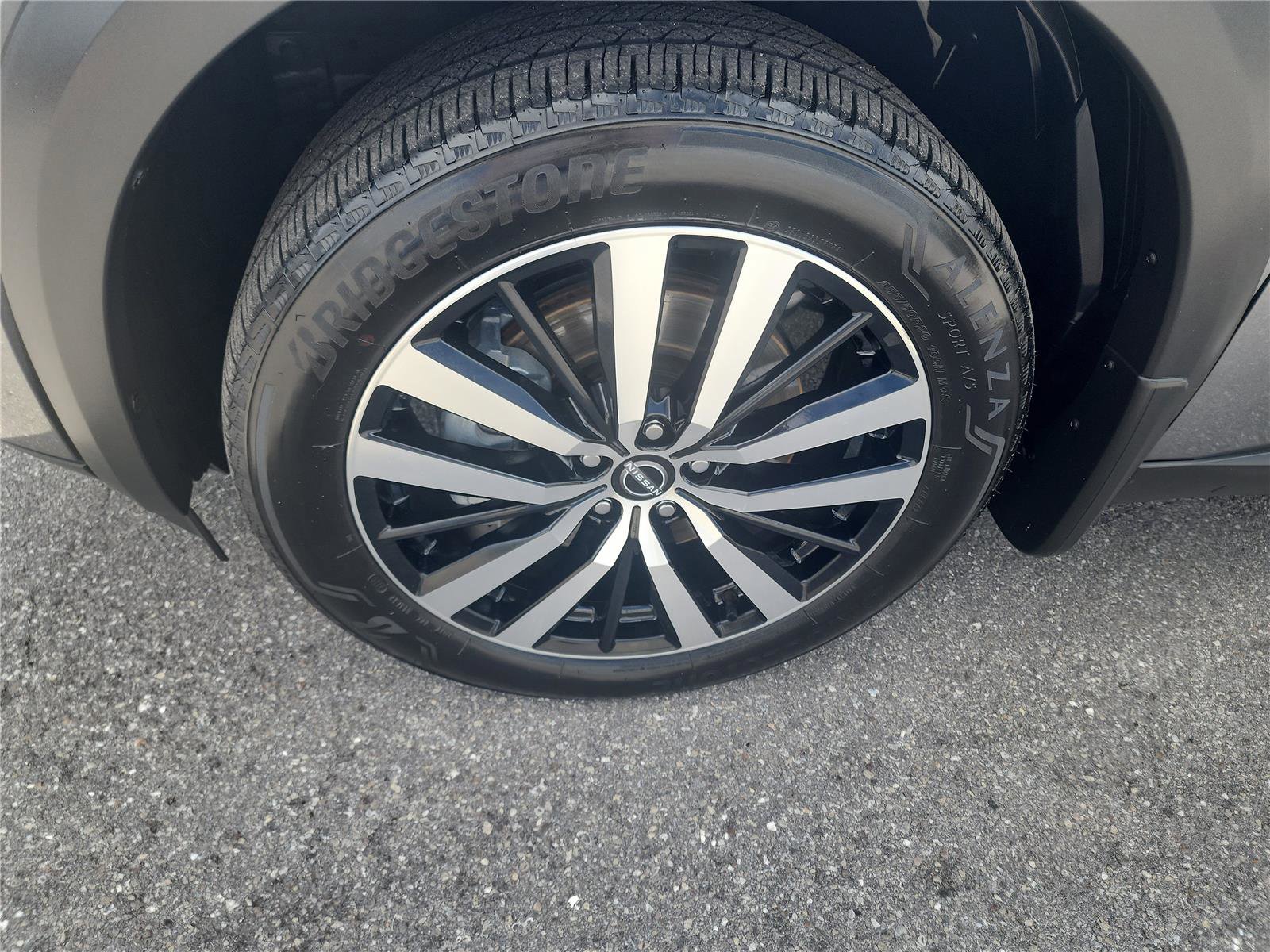 Used 2024 Nissan Pathfinder Platinum w/ Cargo Package image 9