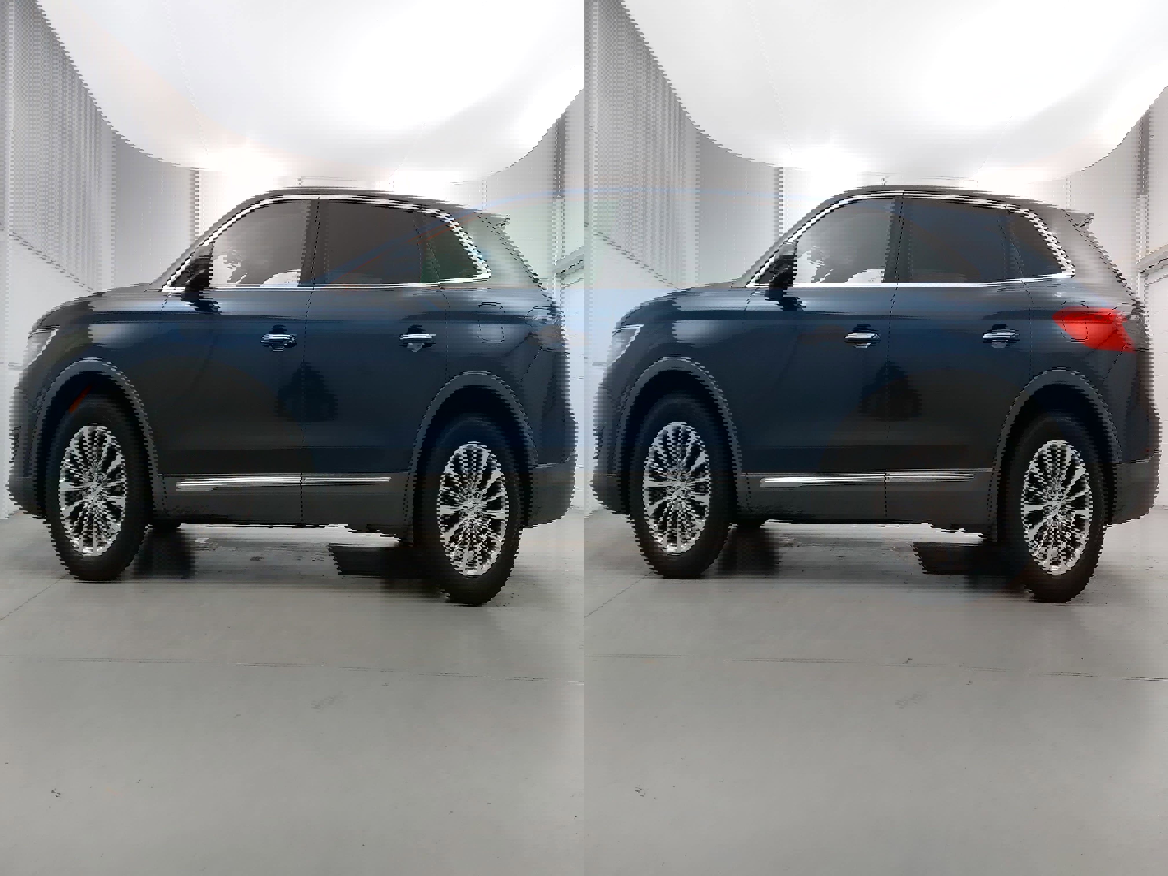 Used 2017 Lincoln MKX Select w/ Select Plus Package image 2