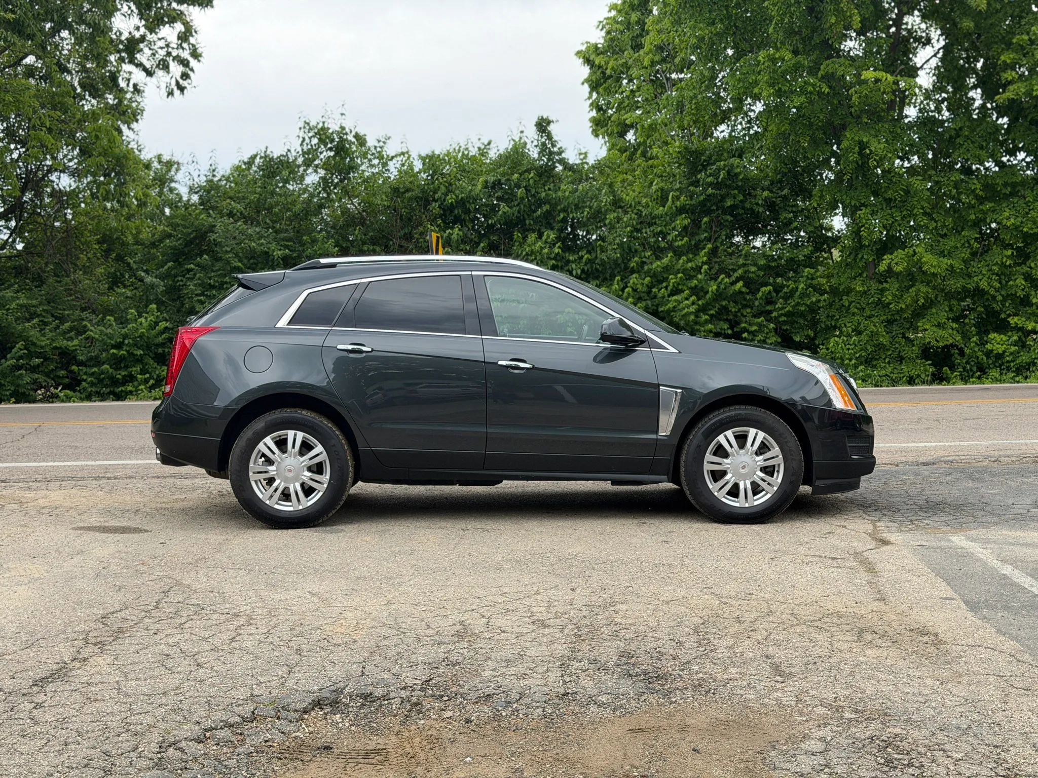 Used 2015 Cadillac SRX Luxury w/ Driver Awareness Package FWD image 5