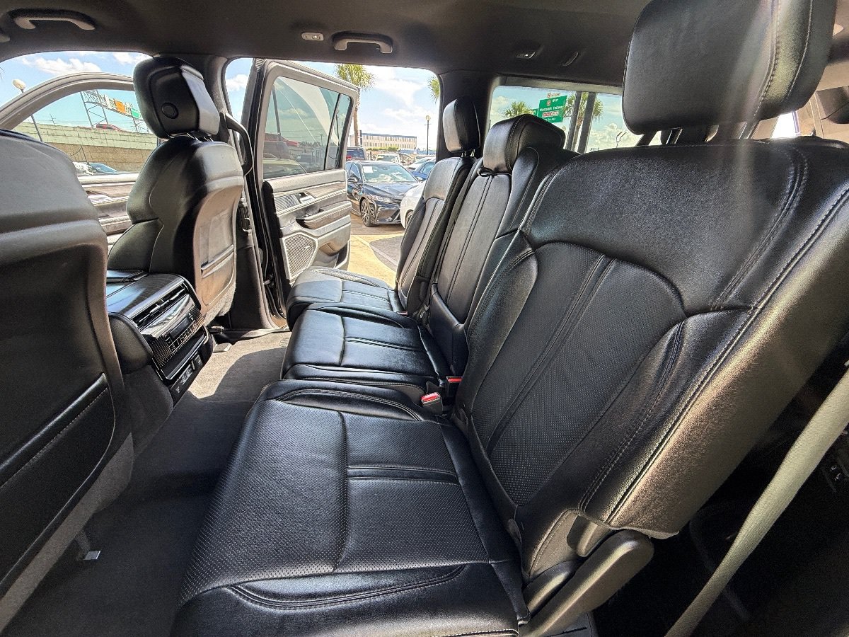 Used 2024 Jeep Wagoneer L Series II w/ Flexible Seating Group AWD/4WD image 20