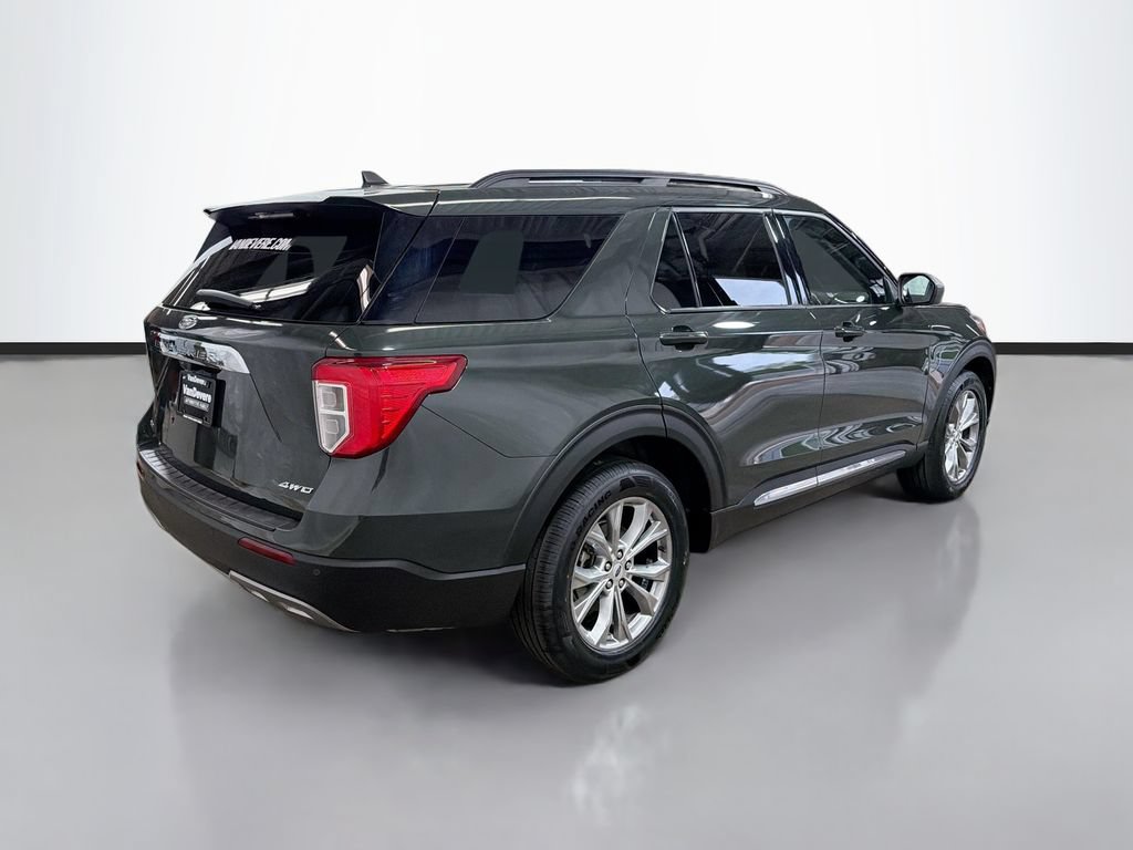 Used 2023 Ford Explorer XLT w/ Equipment Group 202A AWD/4WD image 9