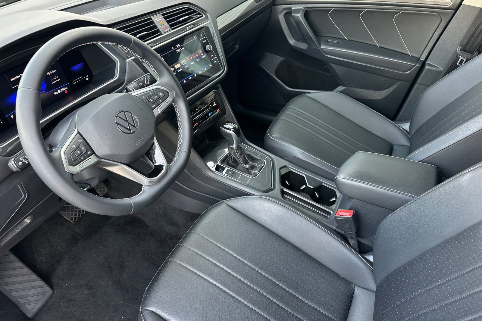 Used 2023 Volkswagen Tiguan SE image 10