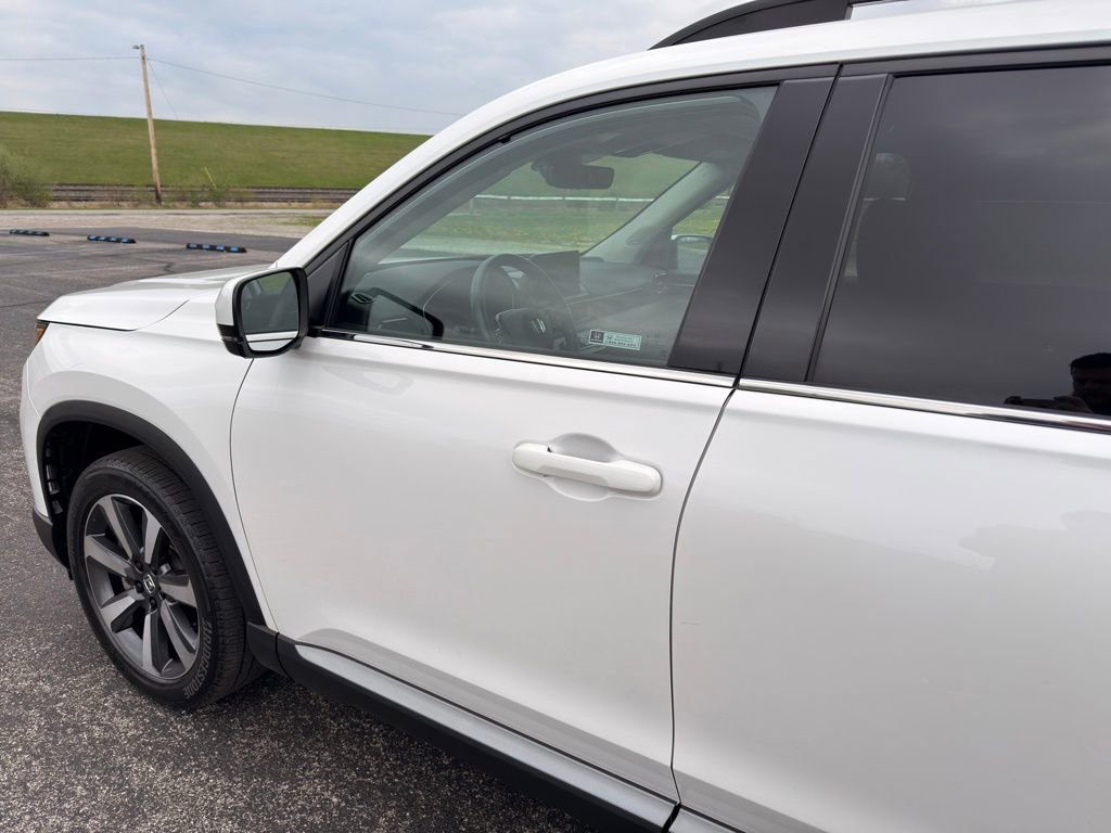 Used 2024 Honda Pilot Touring image 9