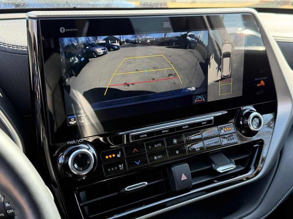 Used 2022 Toyota Highlander Platinum AWD/4WD image 23